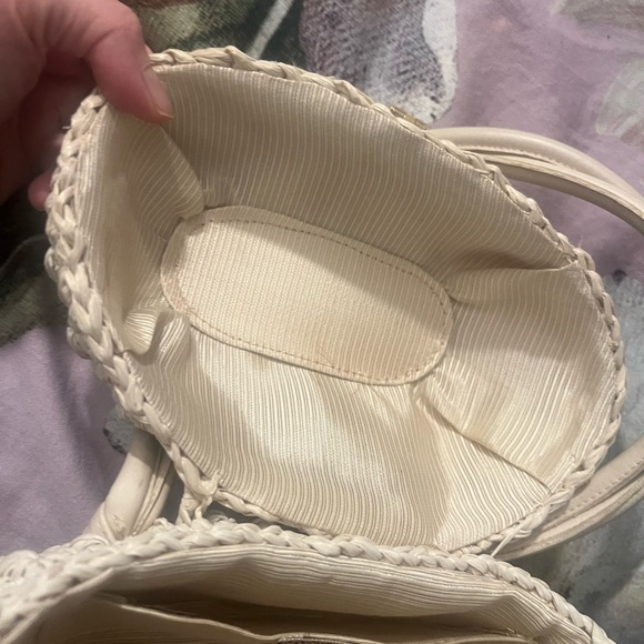 Elegant Jana Vintage Cream Woven Handbag - Picture 9 of 13